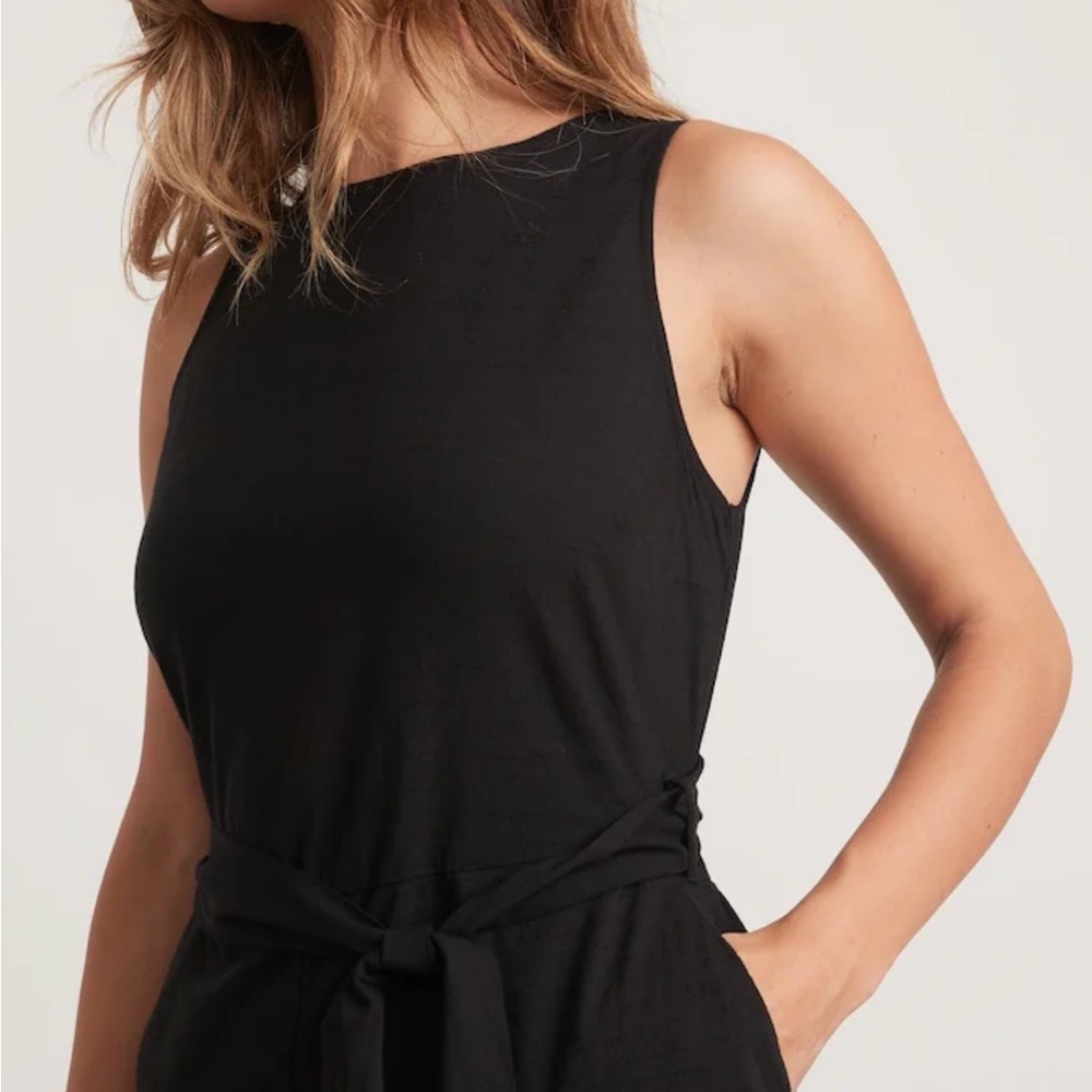 Black Sleeveless Tie-Waist Dress